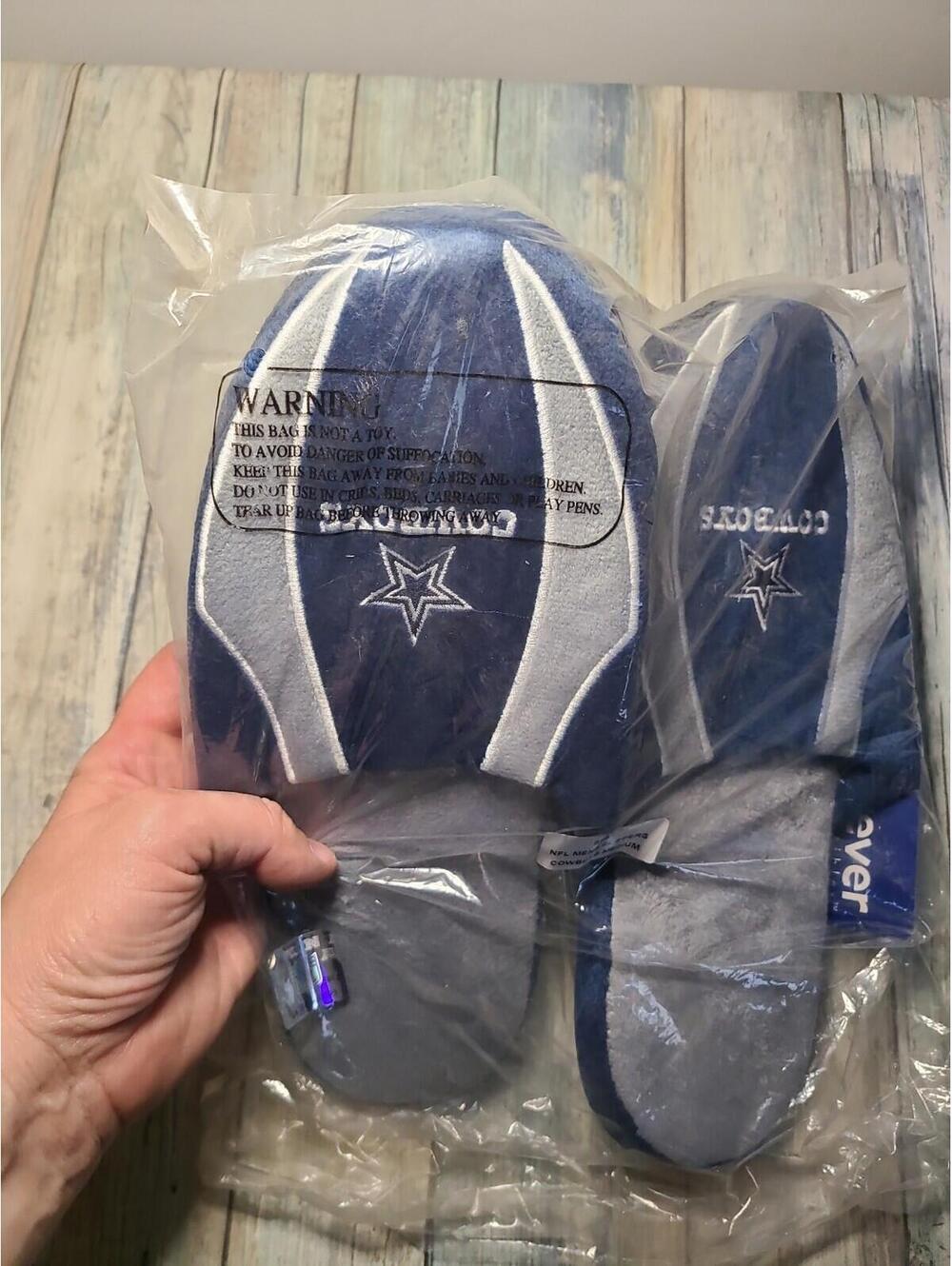 Forever Collectibles NFL Cowboy Memory Foam Medium Slippers Size 9 To 10 Men's